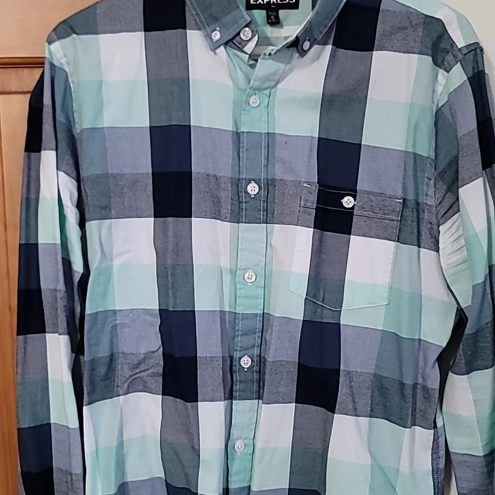 Express button up - Picture 3 of 5